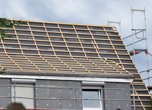 Renovierung Wohnhaus mit Alfa Rufol UDB-A und Dämmplatten verklebt mit WDVS-Kleber